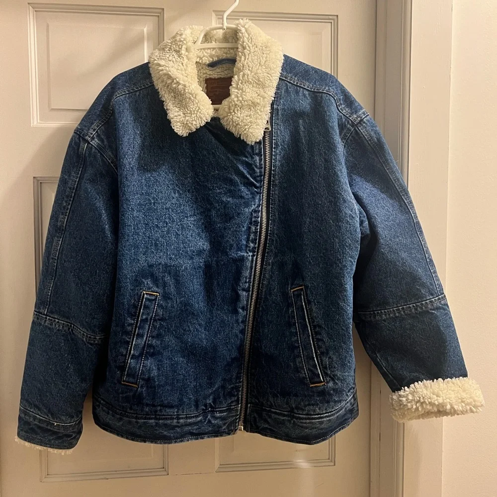Levi's Cream Sherpa-Lined Jacket with Dark Blue Denim Trim - Picture 3 of 9